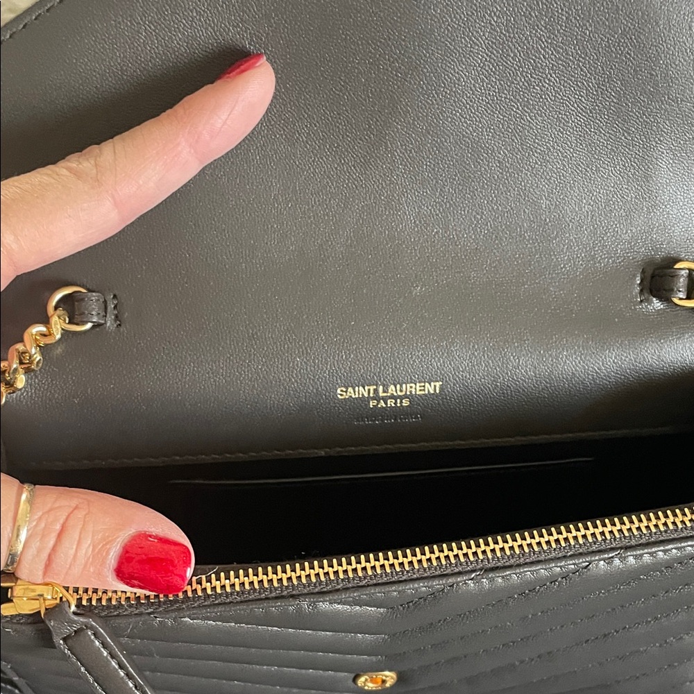 Saint Laurent
Cassandre Envelope Chain Wallet in Lambskin - Picture 8 of 12